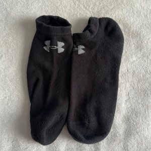 Black men’s under armour socks